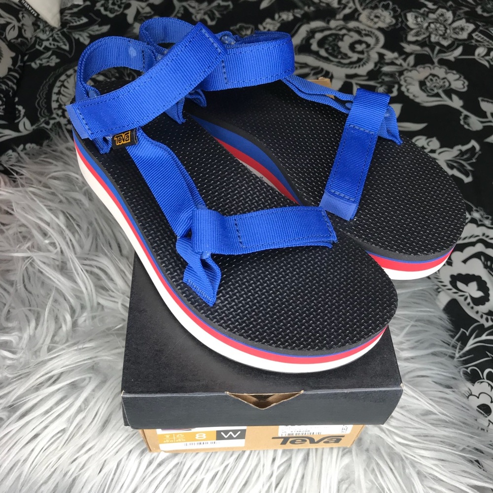 Tena Platform Sandals
